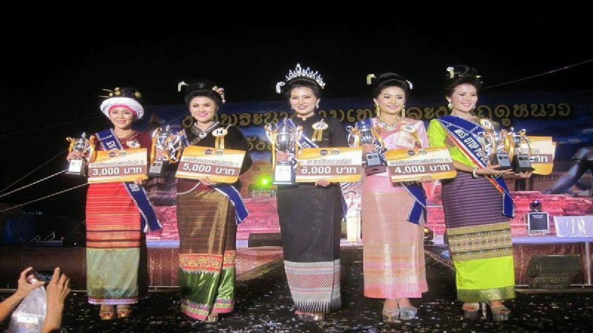 งามแต้ๆ !! 22 สาวงามประกวดมิสโอท็อป นำผลิตภัณฑ์เด่นจากแหล่งผลิตมาอวดประชาชน นักท่องเที่ยว พร้อมนำเสนอเป็นภาษาถิ่น