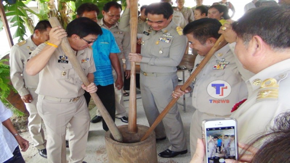 ระยอง..!! จัดงานบุญข้าวใหม่ ถวายเป็นพระราชกุศล ในหลวง ร.9 และสืบสานประเพณี เพื่อให้ปชช.ได้ใช้เป็นของขวัญ ในช่วงเทศกาลขึ้นปีใหม่