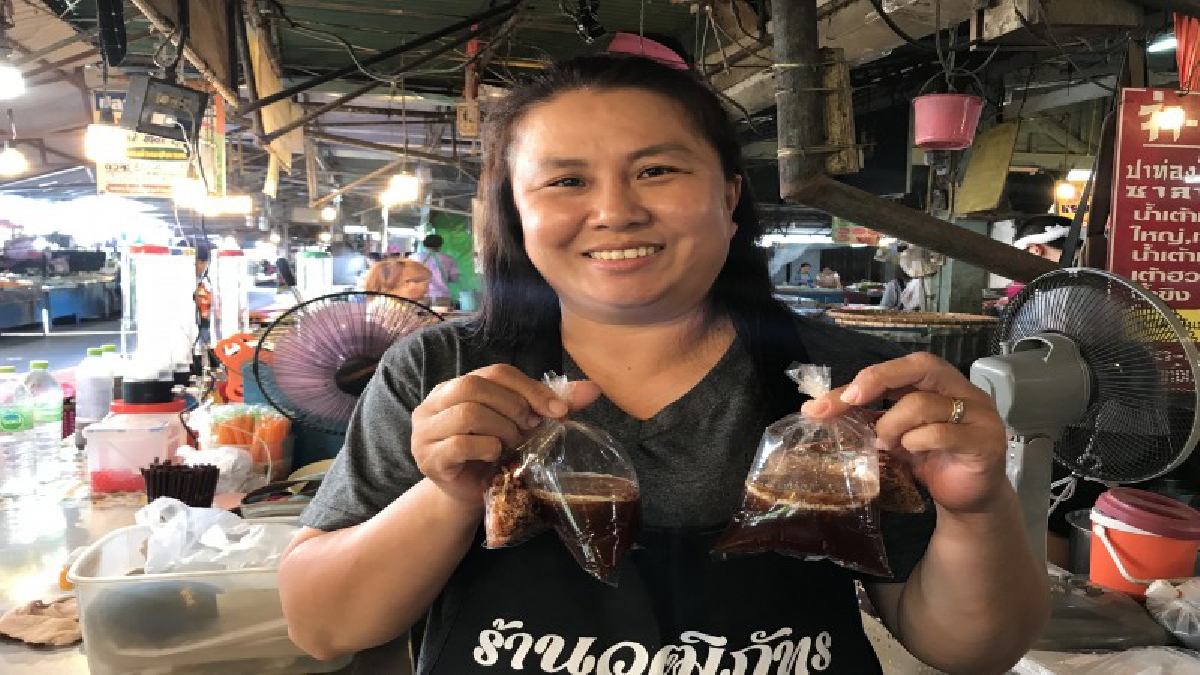 อร่อยขั้นเทพ!! เมนูเด็ด เพื่อสุขภาพ “สะเดาน้ำปลาหวาน” อร่อย แถมราคาก็แสนจะเป็นมิตร สร้างรายได้งามให้ชาวสุรินทร์ ขายได้วันละหลายพันบาท..!!