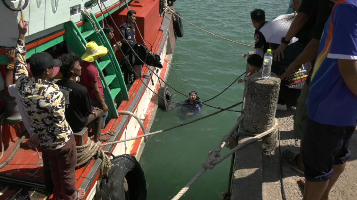 คืบหน้า!! ลูกเรือหาย ไต๋เรือคาดอาจจมน้ำ หลังพบทรัพย์สินยังอยู่ครบ ขอกำลังกู้ภัยค้นหาใต้น้ำไม่พบ สุดท้ายเจอตัวที่โรงพักหลังถูกทหารจับ