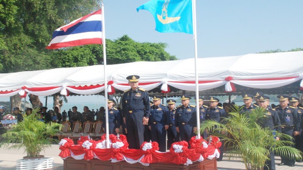 ผบ.ทอ. ประกอบพิธีวางพวงมาลา รำลึกวีรกรรม 8 ธันวาคม 2484 ที่กองบิน 5 จ.ประจวบคีรีขันธ์ เพื่อรำลึกความกล้าหาญของบรรพบุรุษไทย