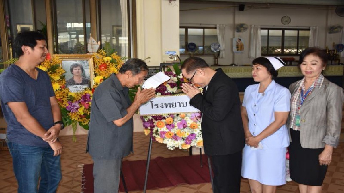 ลำปางฝูงผึ้งรุมต่อยยายวัย 65 ปี จนเสียชีวิตก่อนนำร่างไปเป็นอาจารย์ใหญ่