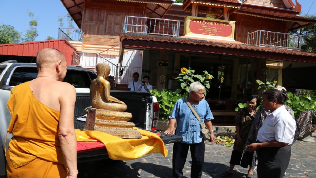 ชาวศรีราชาตามพระพุทธรูปอายุกว่า 350 ปี กลับจากฮ่องกงได้สำเร็จ นำขึ้นคืนประดิษฐานที่วัดบุปผาราม (มีคลิป)