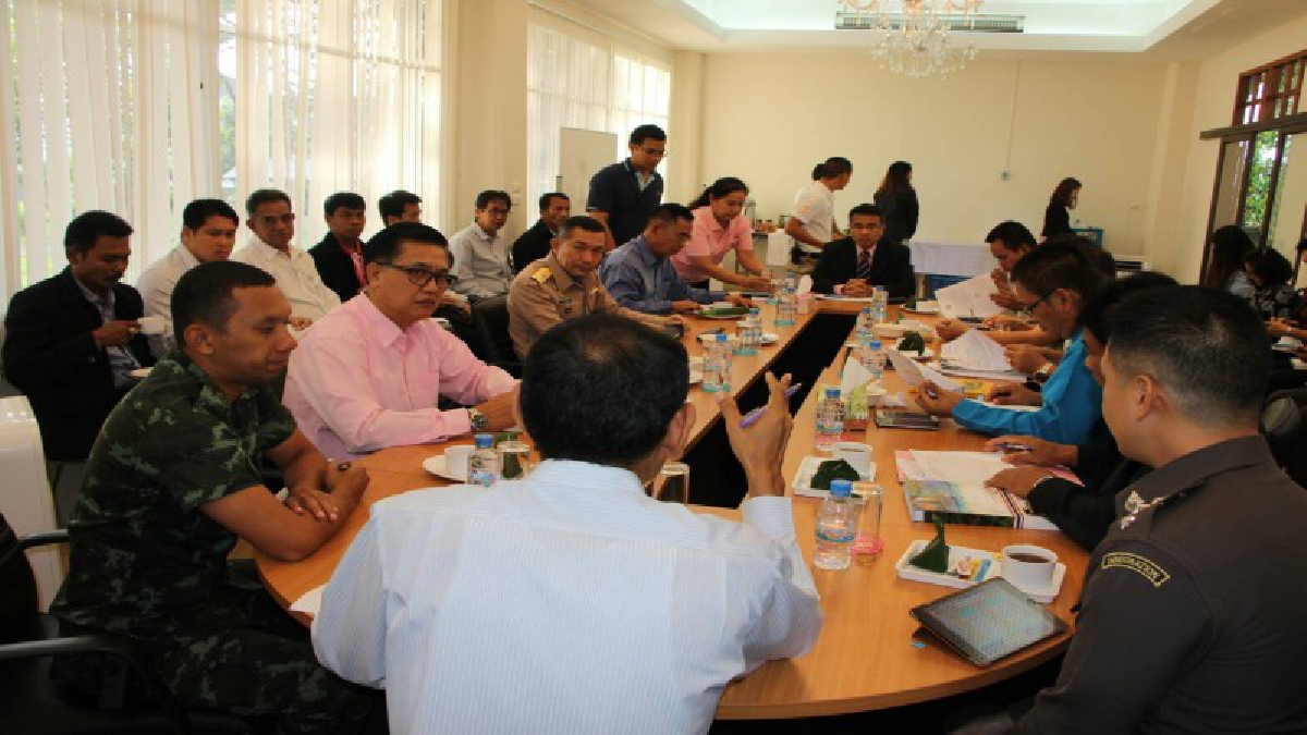 ผู้ว่าฯภูเก็ต ประชุมติดตามงาน ตามโครงการวาระยามเช้า บำบัดทุกข์ บำรุงสุข กำหนดเปิดศูนย์บริการนักท่องเที่ยว Kick off ในวันที่ 26 ธ.ค. นี้