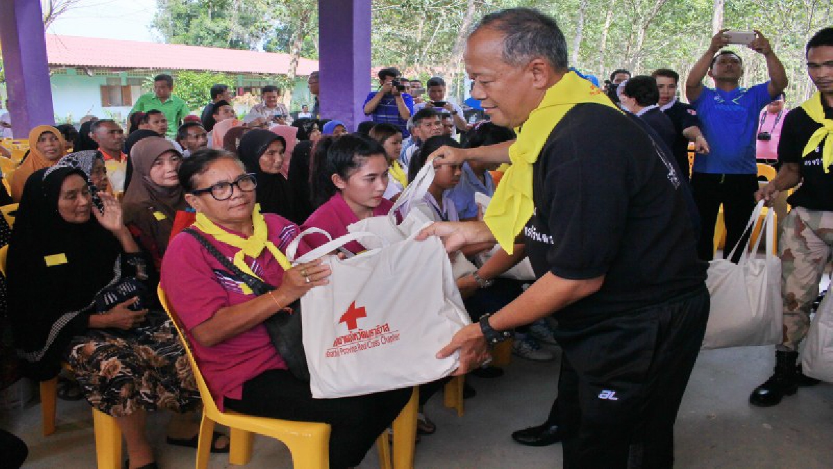 สร้างสุขให้ชาวศรีสาคร จ.นราธิวาส ผู้ว่านำทีมหัวหน้าส่วนลงพื้นที่พบปะประชาชน รับฟังปัญหา พร้อมจัดบริการจากภาครัฐถึงประชาชน