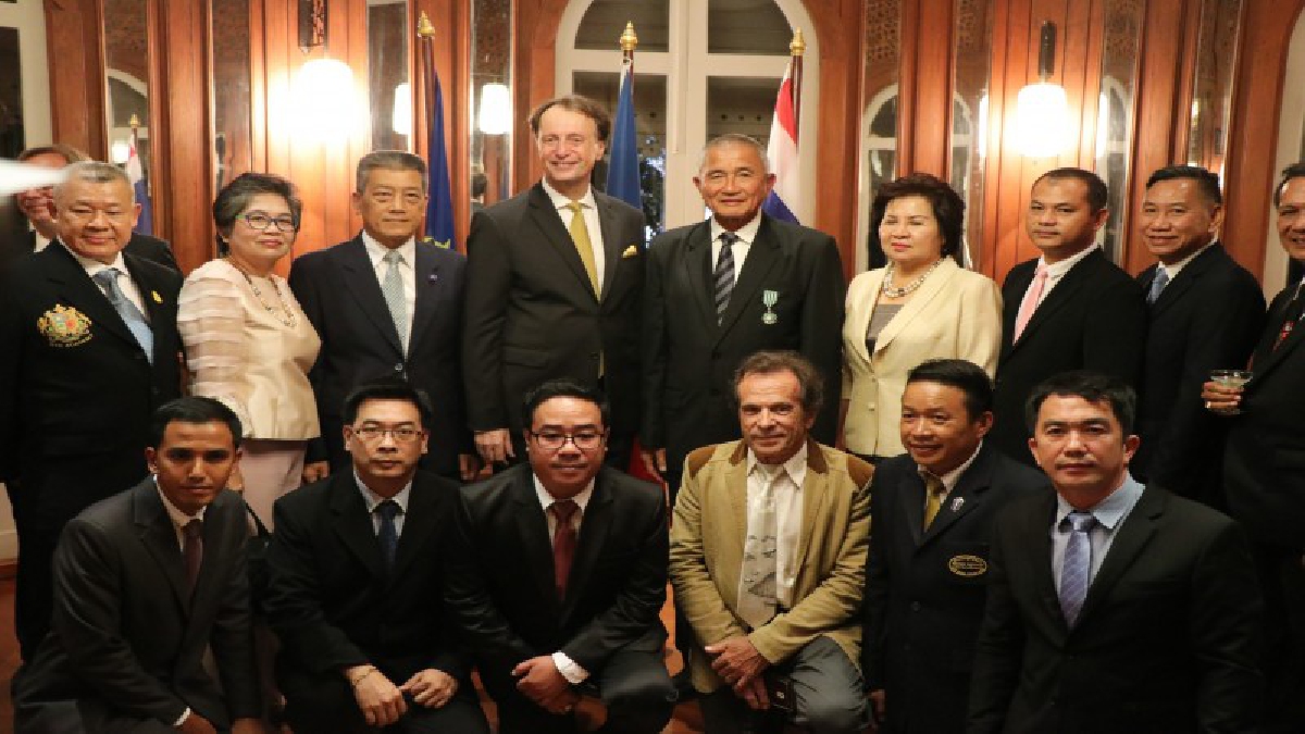 เอกอัครราชทูตฝรั่งเศสประจำประเทศไทย มอบเครื่องราชอิสริยาภรณ์ฝรั่งเศสตระกูล ด้านศิลปศาสตร์และอักษรศาสตร์ แด่นายกัมพล ตันสัจจา ผู้อำนวยการสวนนงนุช พัทยา(มีคลิป)