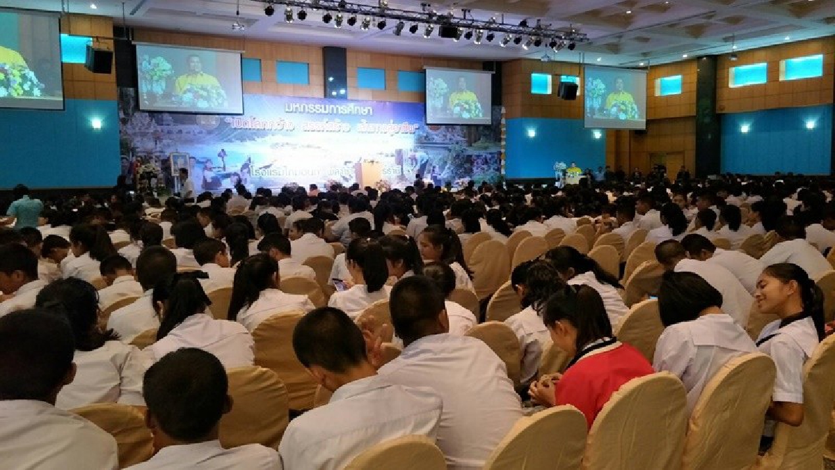 สุราษฎร์ฯ เปิดนิทรรศการ“เปิดโลกกว้าง สรรค์สร้าง เส้นทางอาชีพ “ระดมสายอาชีวะชีแนะต่อสายอาชีพ ตามนโยบายอาชีวะสร้างชาติ (มีคลิป)