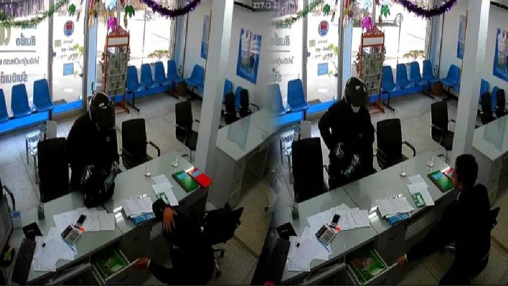 เปิดวงจรปิดชัดๆ !! โจรบุกเดี่ยว ชักปืนปล้นบริษัทปล่อยสินเชื่อชื่อดัง พนง.จำใจ..หยิบเงินให้ทั้งลิ้นชัก (ชมคลิป)