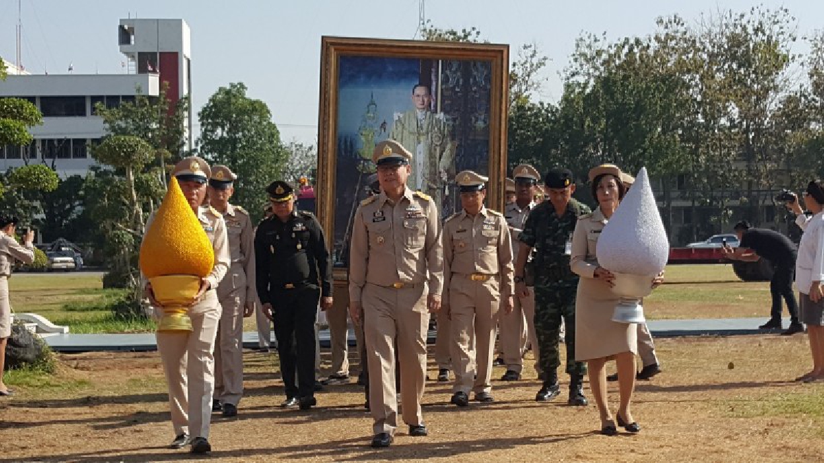 ชัยนาท..!! ทำพิธีถอนพระเมรุมาศจำลอง อัญเชิญประดิษฐาน บนศาลากลางจังหวัด