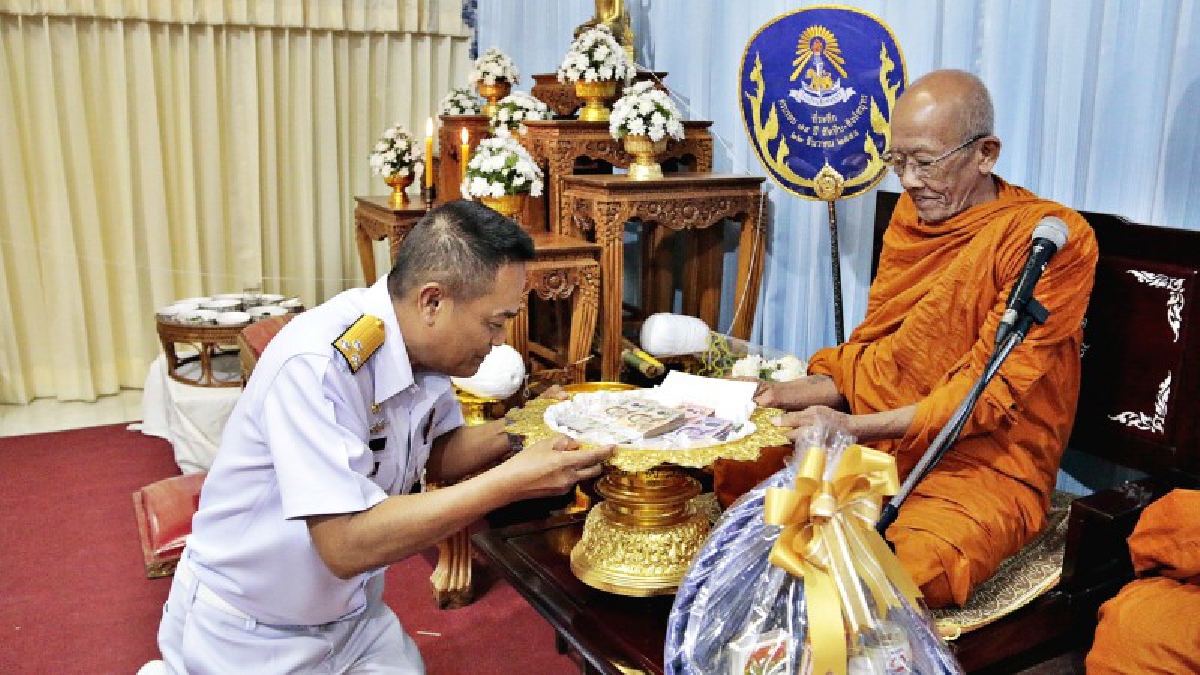 รร.สิงห์สมุทร !! จัดงานทอดผ้าป่าสามัคคี เพื่อการศึกษาในโอกาสวันคล้ายวันสถาปนากว่า 5 แสนบาท