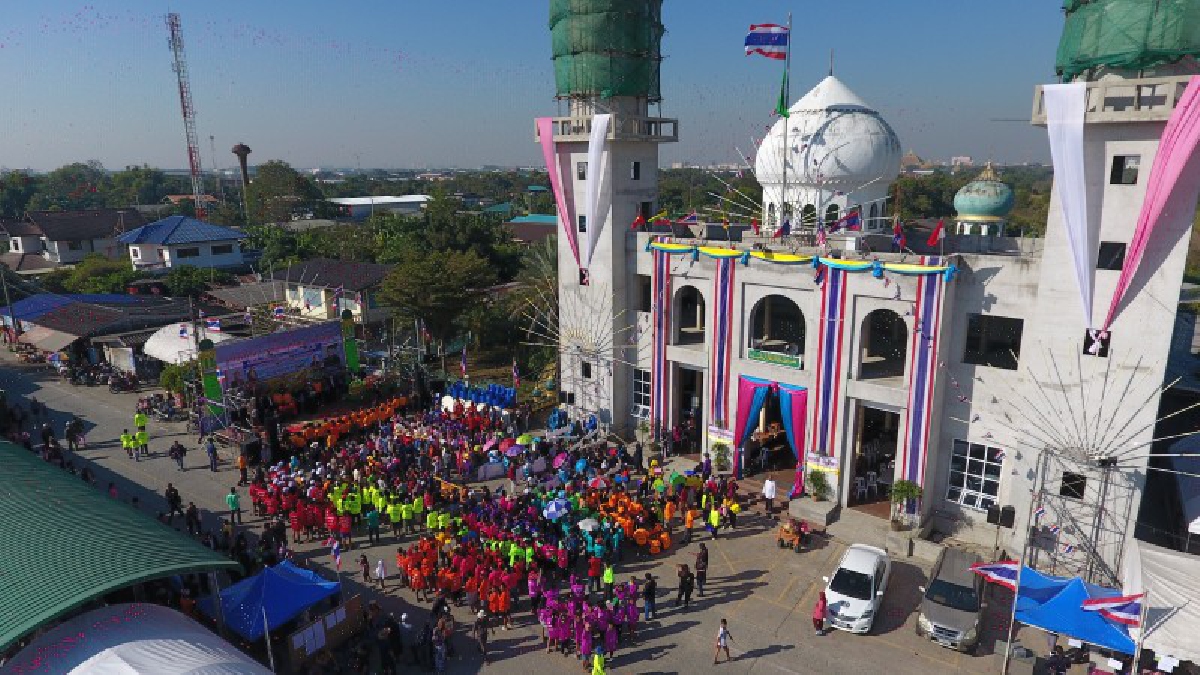 ปทุมธานี !! ปชช.ชาวมุสลิมร่วมแข่งขันเรือพายประจำปี ณ มัสยิดอาลีย์ยิสซากีรอยน์ลำสนุ่น