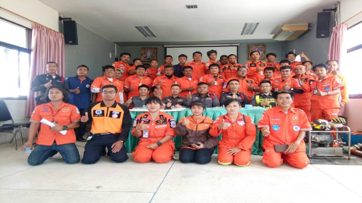 สุดเจ๋ง !! ตำรวจทางหลวงโคราช ร่วมกับกู้ภัยเตรียมแผนรับมืออุบัติเหตุช่วงเทศกาลปีใหม่ หวังลดการบาดเจ็บและชีวิตของประชาชน (มีคลิป)