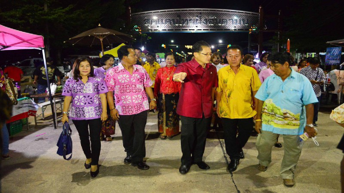 ระนอง!! ชาวไทยและชาวเมียนมา แห่เที่ยวงานถนนคนเดินวิถีชนคนกระบุรี โครงการตลาดประชารัฐ ท้องถิ่นสุขใจคนไทยยิ้มได้