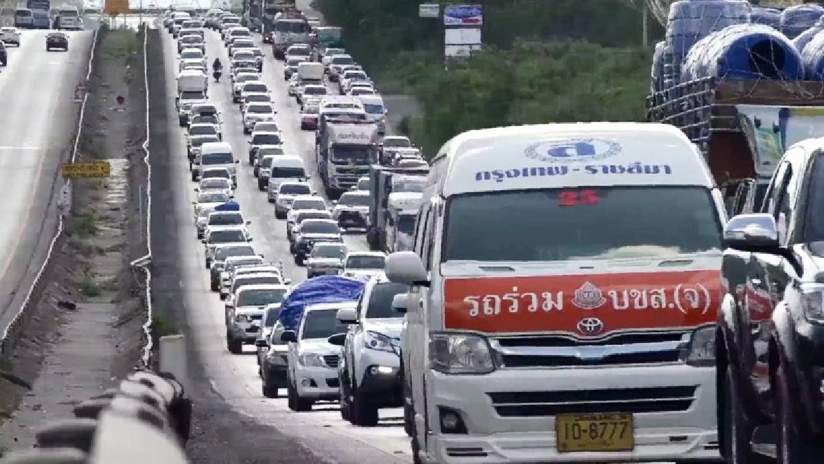 สายอีสานสะอึก จราจรเป็นอัมพาต...กลับบ้านปีใหม่ เป็นไปได้ &ldquo;อย่าผ่านเส้นนี้&rdquo; (มีคลิป)