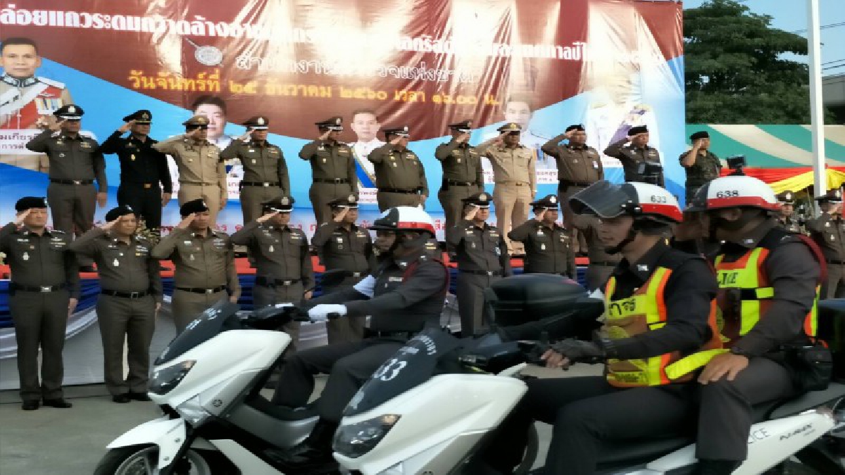 ปทุมธานี !! รองผบ.ตร.ปล่อยแถวระดมกวาดล้างอาชญากรรมช่วงเทศกาลวันหยุดยาว