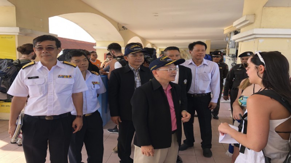 รองอธิบดีกรมเจ้าท่า !! ลงพื้นที่ตรวจสอบท่าเรือภูเก็ต สร้างความมั่นใจระบบความปลอดภัย พร้อมให้กำลังใจ จนท.ผู้ปฏิบัติงานในช่วงเทศกาลปีใหม่ 2561