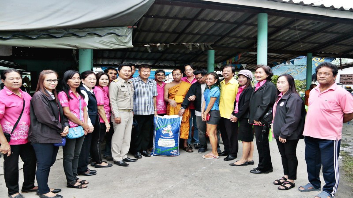 คณะสงฆ์อำเภอสัตหีบพร้อม อปท.สัตหีบรุดเยี่ยมเหยื่อบ้านไฟไหม้