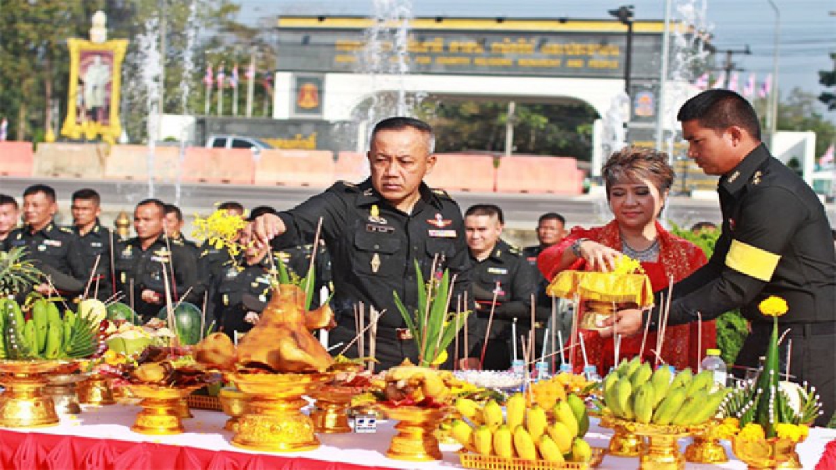 ชุมพร..!! มณฑลทหารบกที่ 44 จัดพิธีเนื่องในวันคล้ายวันพระราชทานนาม "ค่ายเขตอุดมศักดิ์" (มีคลิป)