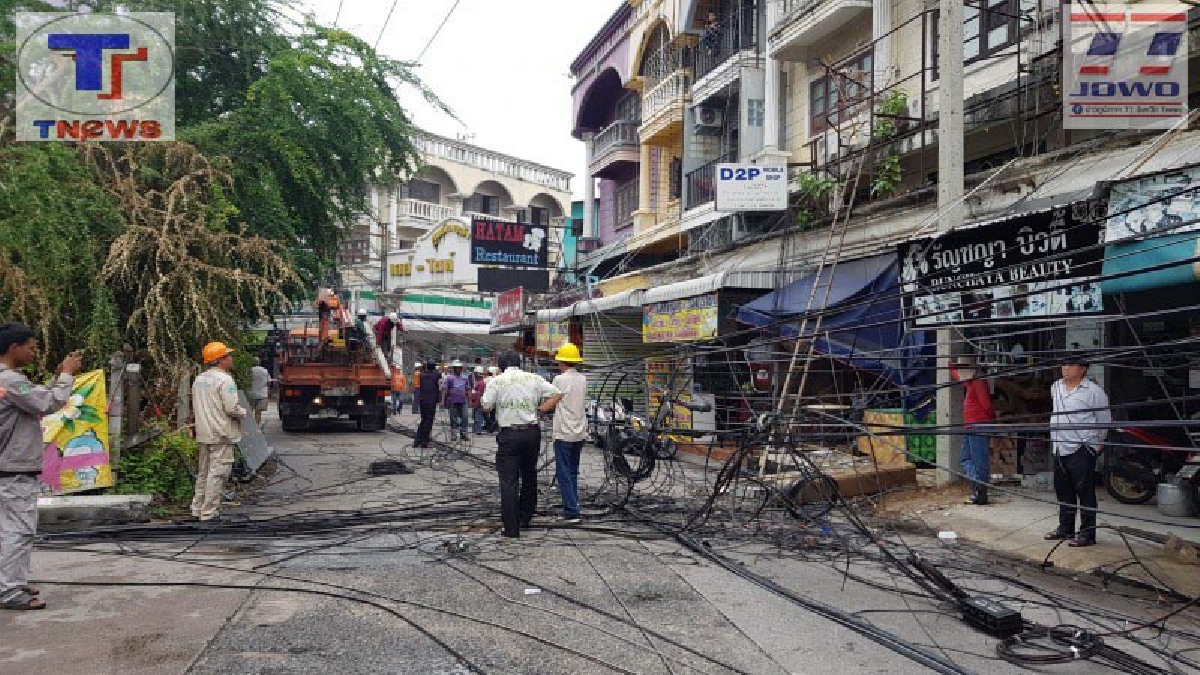 มืดทั้งเมือง !! เสาไฟฟ้าเมืองพัทยาใต้หักโค่น ปิดการจราจรมิด ประชาชนครวญหนัก เกิดอะไรขึ้น !!? หวั่นไม่มีไฟฟ้าใช้ (มีคลิป)