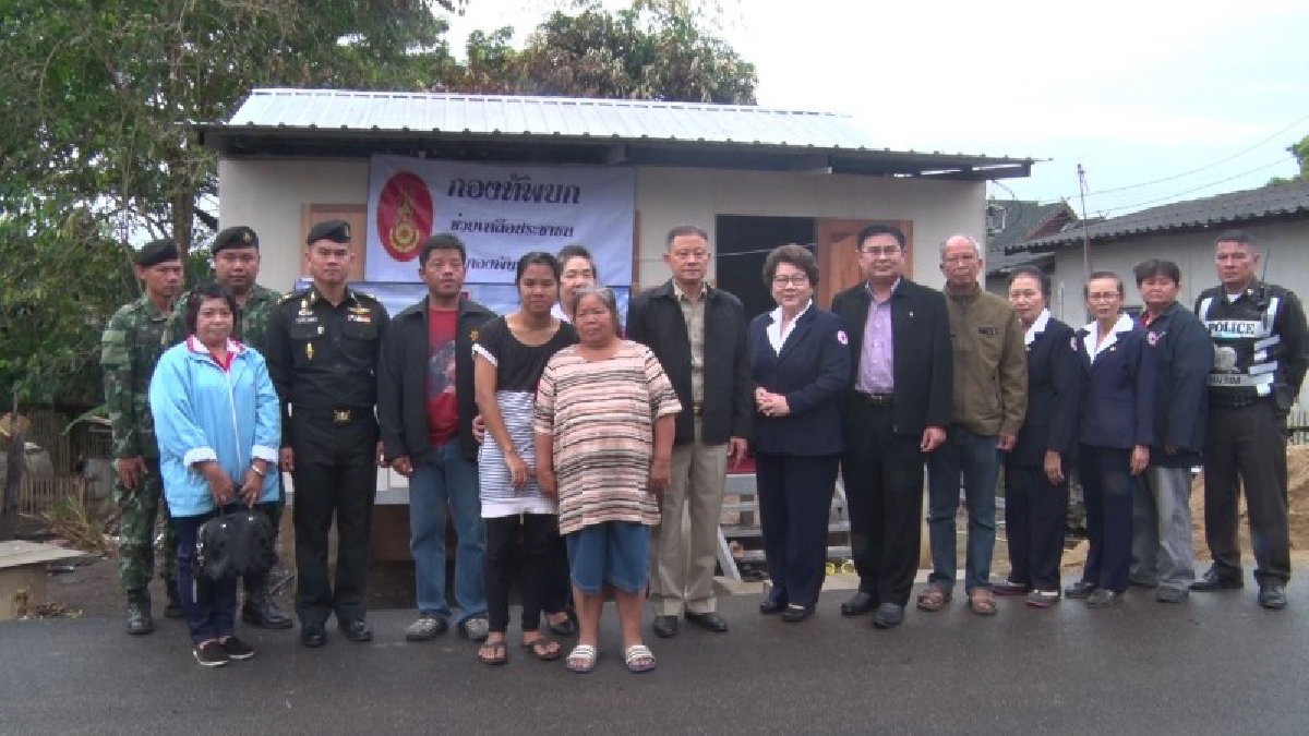 โชคร้ายยังมีโชคดี..บ้านไฟไหม้สามีประสบอุบัติเหตุปางตาย แต่คนไทยไม่ทิ้งกันร่วมกันสร้างบ้านใหม่ให้อีกครั้ง