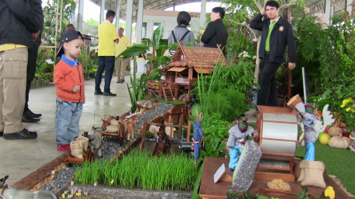 อ่างทองเปิดงานอ่างทองพรรณไม้งามครั้งที่1 "เสกสรรค์พรรณไม้ถวายพ่อหลวง"
