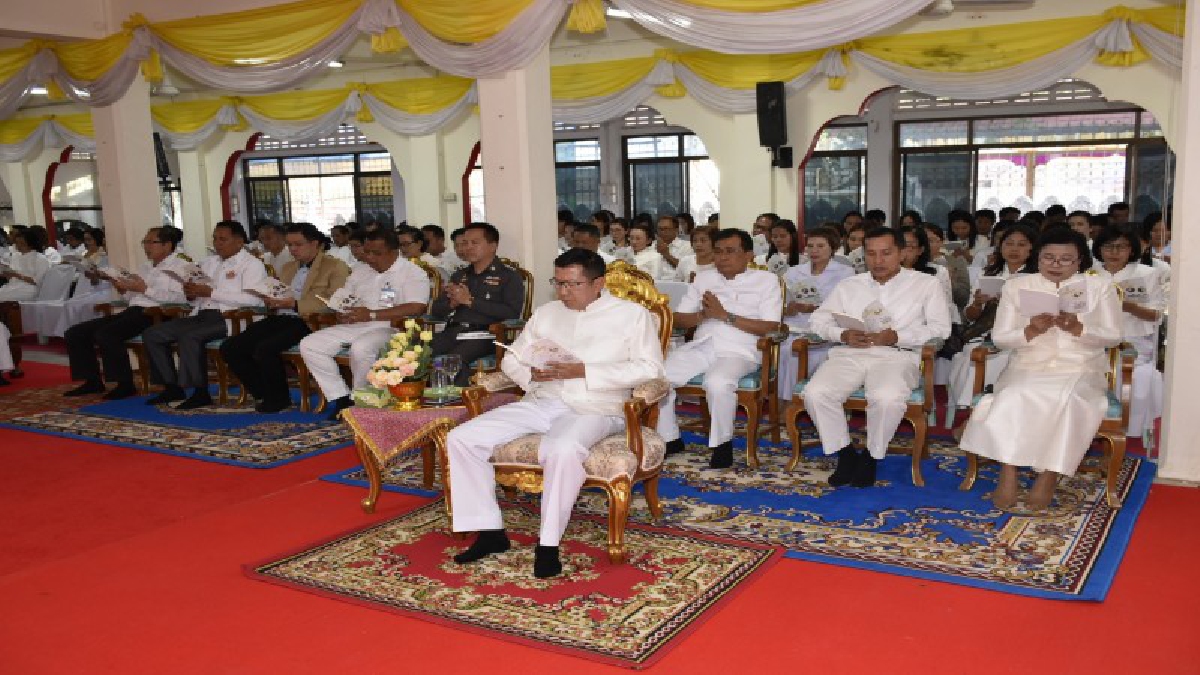 ศรีสะเกษประกอบพิธีเจริญพระพุทธมนต์ถวายพระพรชัยมงคลแด่สมเด็จพระเจ้าอยู่หัวมหาวชิราลงกรณ บดินทรเทพวรางกูร