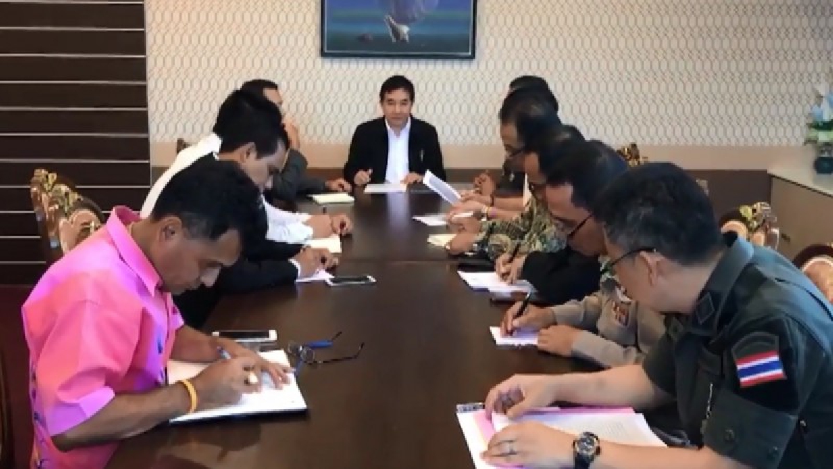 กระบี่!! ผู้ว่าฯ เรียกประชุมด่วน หลังจับผู้ต้องสงสัยพร้อมอุปกรณ์ทำระเบิดที่ จ.พังงา (ชมคลิป)