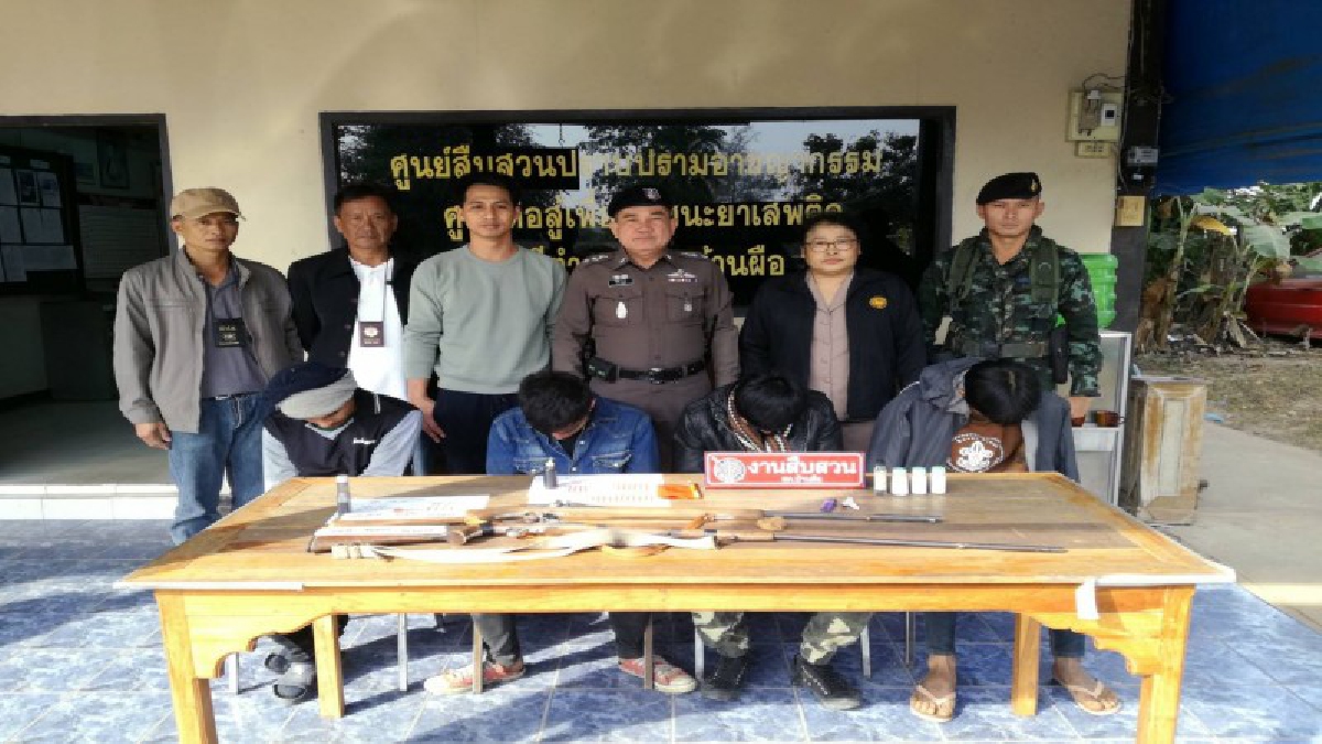 อุดรฯ ชุดสนธิกำลัง ตำรวจปกครอง ทหาร อำเภอบ้านผือ กวาดล้างในพื้นที่ช่วงเทศกาลส่งท้ายปีเก่าต้อนรับปีใหม่ รวบตัวผู้ต้องหา ได้ของกลางเพียบ!!