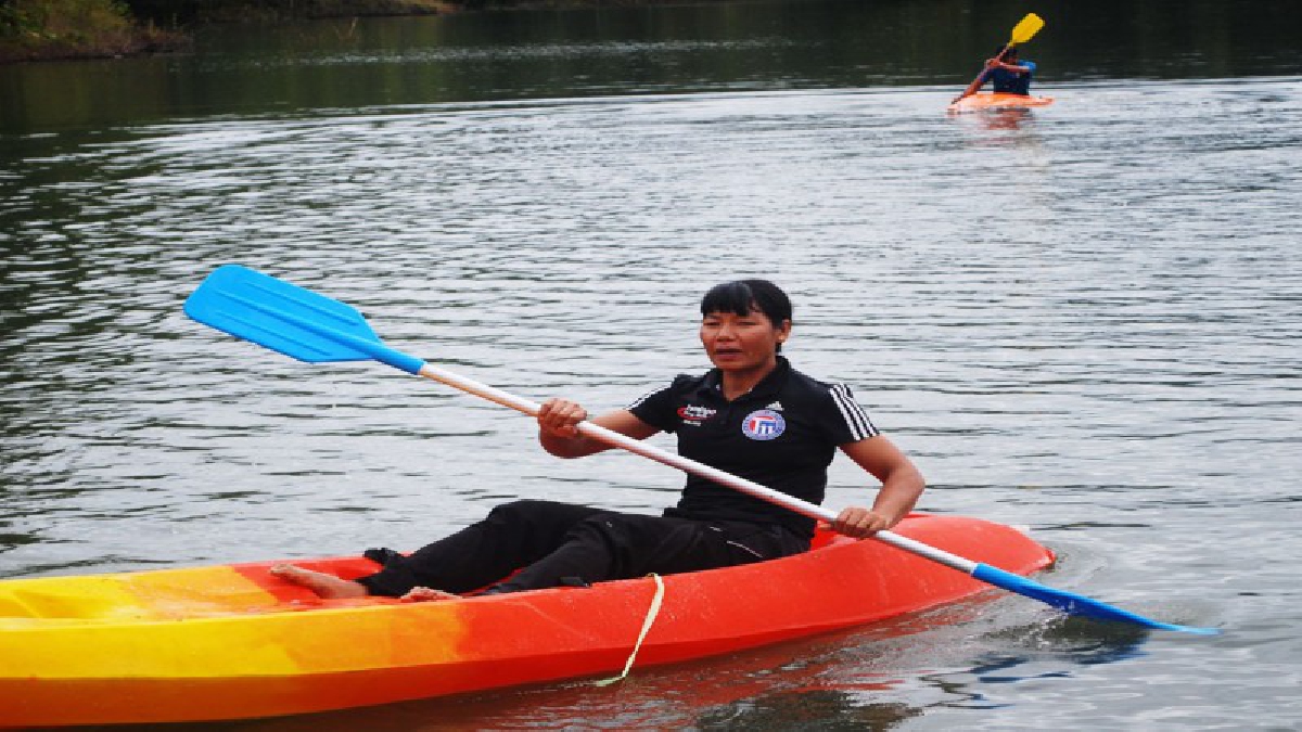 นาวาโทพุทธรักษา นีกรี นักกีฬาพายเรือทีมชาติไทย ร่วม เปิดสถานที่ท่องเที่ยวทางธรรมชาติอ่างเก็บน้ำห้วยม่วง