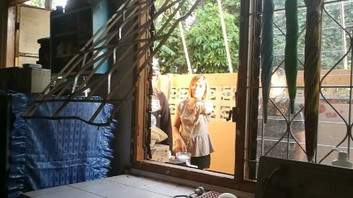 ซวยรับปีใหม่ !! คนร้ายงัดร้านโทรศัพท์กลางเมืองกระบี่ เสียหายหลายหมื่น (มีคลิป)