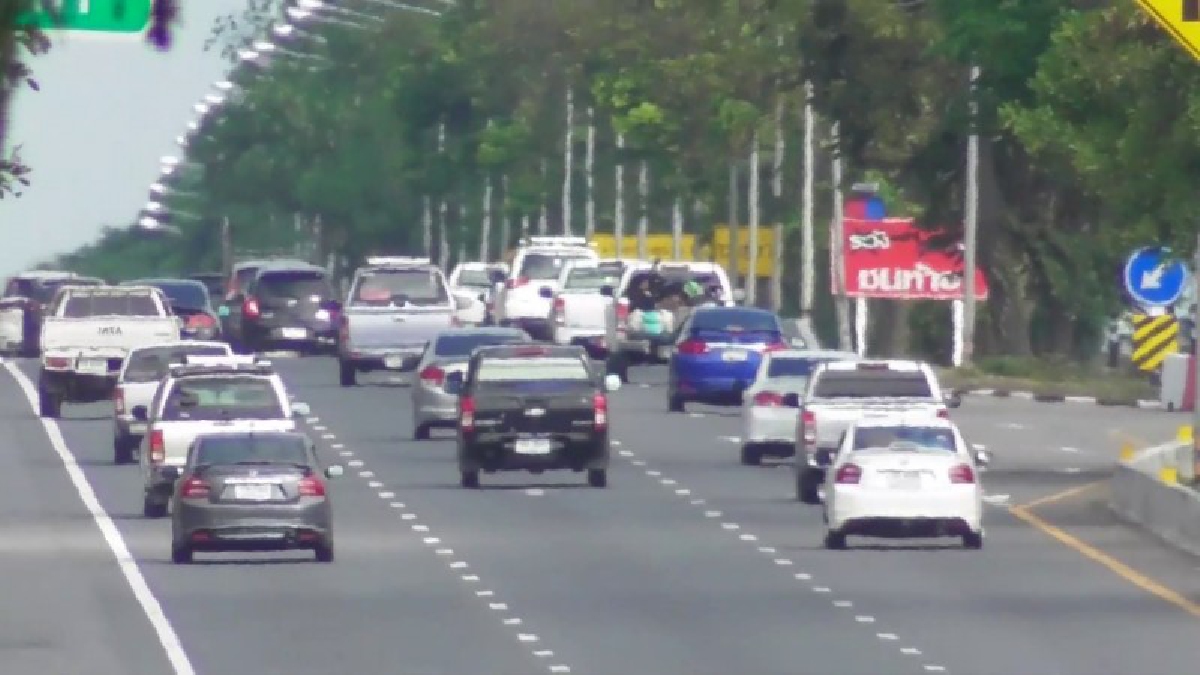 แขวงทางหลวงชัยนาทเตือน ใช้ถนนสายเอเชียเดินทาง ระวังอุบัติเหตุรถชนท้ายช่วงลงเนินก่อนเข้าแยกหางน้ำสาคร ขณะที่เช้านี้ถนนสายเอเชียรถหนาแน่น