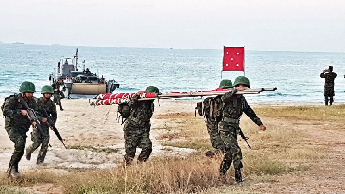 กองเรือยุทธการ ฐานทัพเรือสัตหีบ บูรณาการร่วมนาวิกโยธิน ฝึกยกพลขึ้นบกยึดหัวหาดข้าศึกสมมุติที่หาดยาว