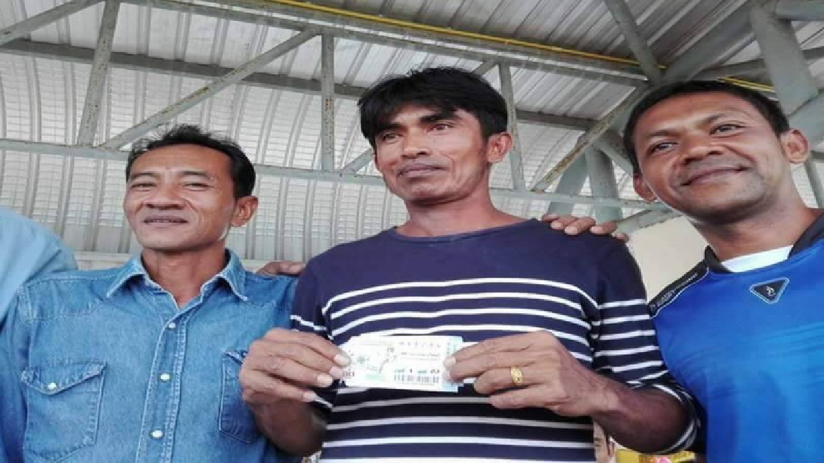 ดวงเฮงรับปีใหม่ !! หนุ่มสวนยางเมืองคอนเฮลั่น ถูกลอตเตอรีรางวัลที่ 1 รับเละ 6 ล้านบาท หลังทุ่มซื้อเลขทะเบียนรถตัวเองกว่า 2 ปี!