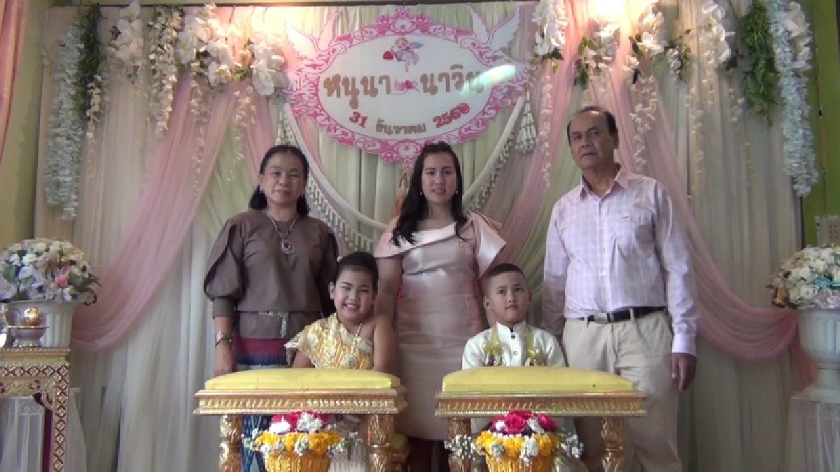 ฮือฮาส่งท้ายปี..!! จัดงานแต่งให้หลานฝาแฝดชาย-หญิง ตามความเชื่อโบราณจัดงานเลี้ยงฉลองอย่างยิ่งใหญ่..!??
