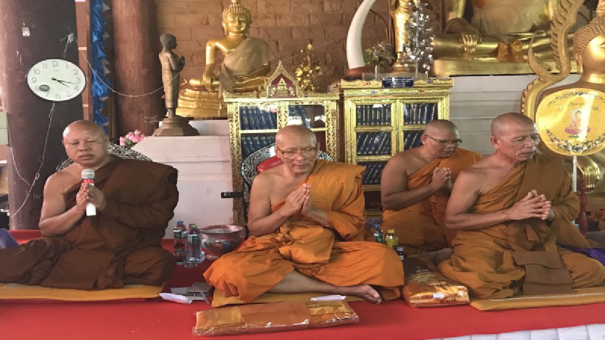 ศรีสะเกษ!! หลวงพ่อพุฒ เชิญชวนพุทธศาสนิกชนสวดมนต์ข้ามปีอาเซียน ไทย-กัมพูชา รับปีใหม่ 2561