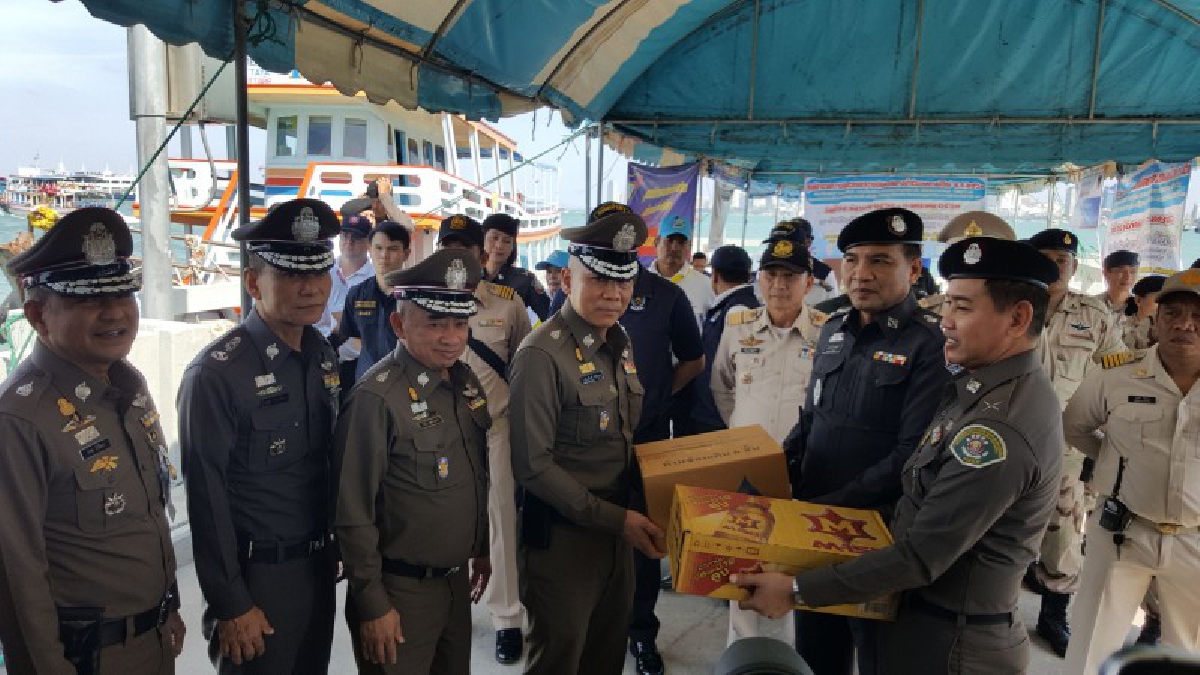 รอง ผบ.ตร. ตรวจเยี่ยมพร้อมให้กำลังใจ จนท.เมืองพัทยา พร้อมสร้างความมั่นใจให้กับ นทท.ที่จะท่องเที่ยวในเทศกาลปีใหม่ 2561 (มีคลิป)