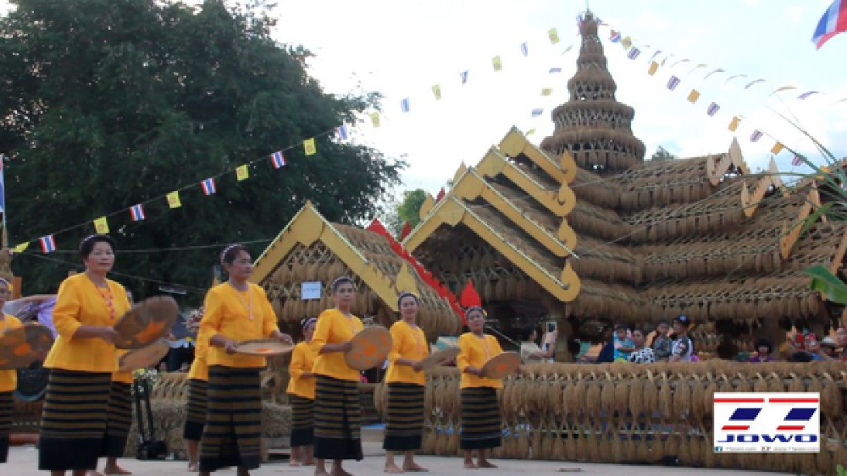 งดงามตระการตา !! "ปราสาทข้าว" จากรวงข้าวเปลือก พิธีบูชาพระแม่โพสพ ยิ่งใหญ่สุดฤดูหนาวของภาคเหนือครั้งแรก ชาวบ้านร่วมจัดสร้างถวาย