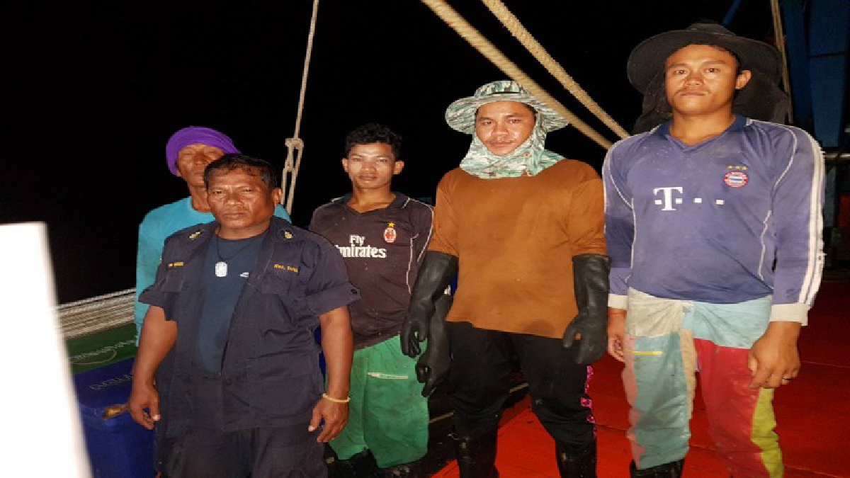ปีใหม่ก็ไม่เว้น !! ทรภ.1 ส่งเรือรบตรวจสอบเรือประมงกระทำผิดกฏหมายในทะเล