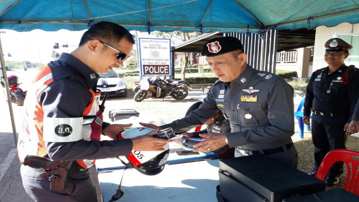 รอง ผบช.ภ.4 ออกตรวจเยี่ยมจุดตรวจเทศกาลปีใหม่ 2561 ที่หนองคาย เพื่อเป็นขวัญกำลังใจแก่เจ้าหน้าที่ผู้ปฏิบัติงาน..!!