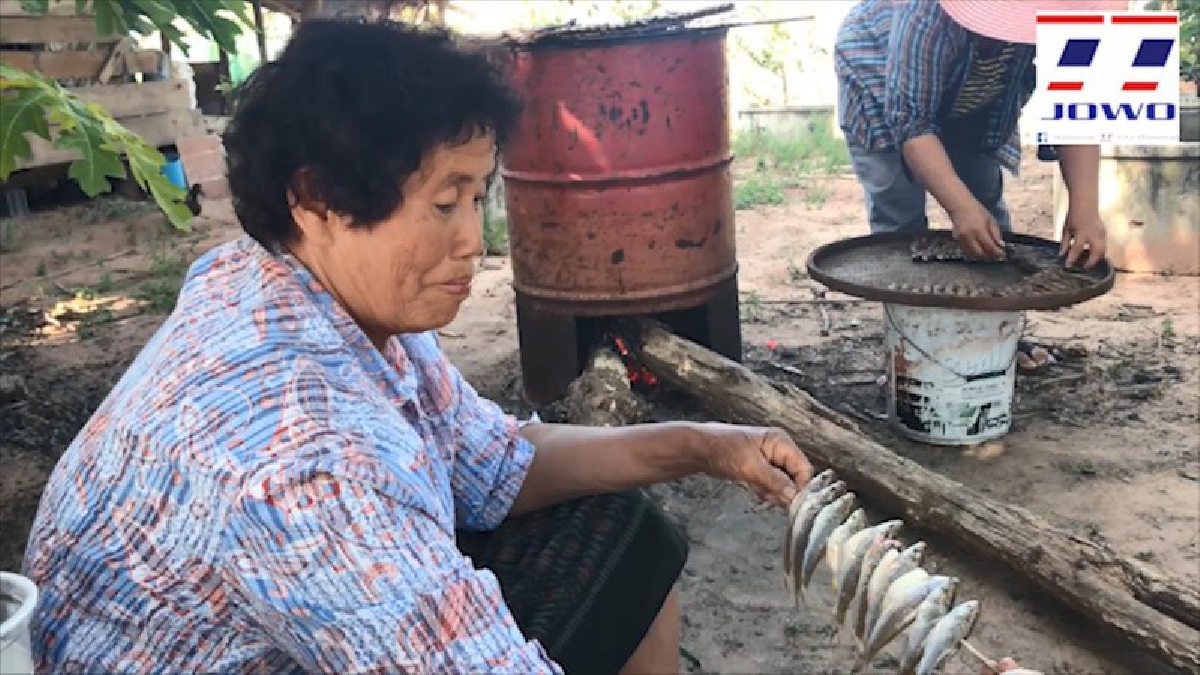 ภูมิปัญญาไทบ้าน ถนอมอาหารจากปลา สารพัดเมนู ปลาแดดเดียว ปลาย่างไฟ ส้มปลาน้อย และปลาร้าเป็น ส.ค.ส.ปีใหม่ 2561