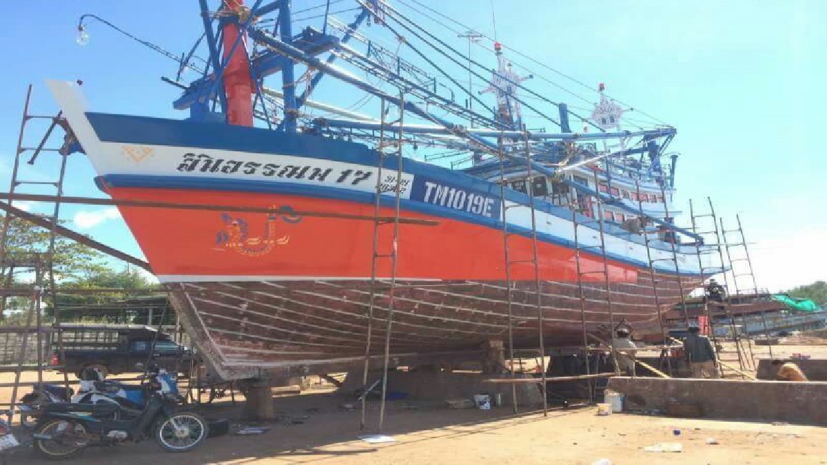 ทัพเรือภาคที่ 1 จับกุมเรือประมงไม่แจ้งเข้า-ออกศูนย์ควบคุมเรือประมงประแสร์
