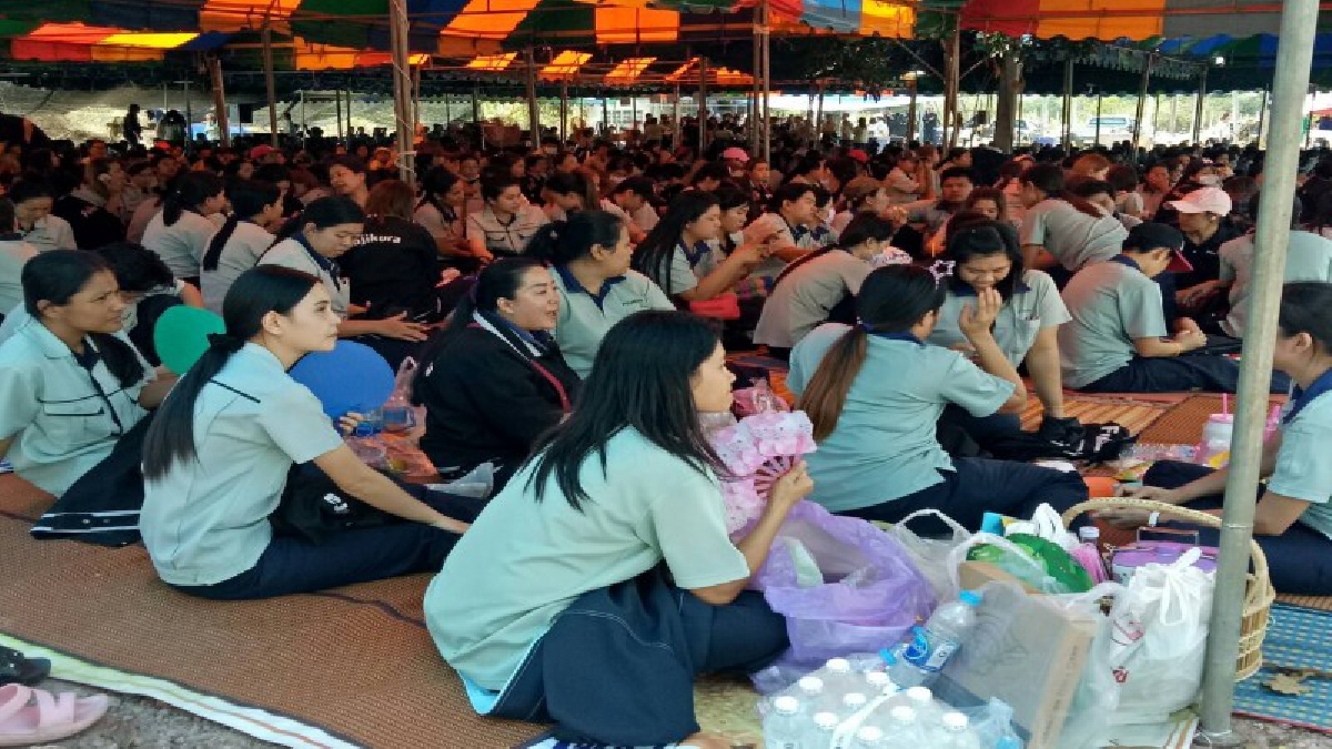 ข้ามปีแล้ว ยังไม่จบ ! พนักงานบริษัทดังกว่า 1,500 คน ปักหลักประท้วงเรียกร้องเงินโบนัส-สวัสดิการ ขู่..หากปิดงานจะใช้สิทธิ์ทางกฎหมายมาสู้ต่อ