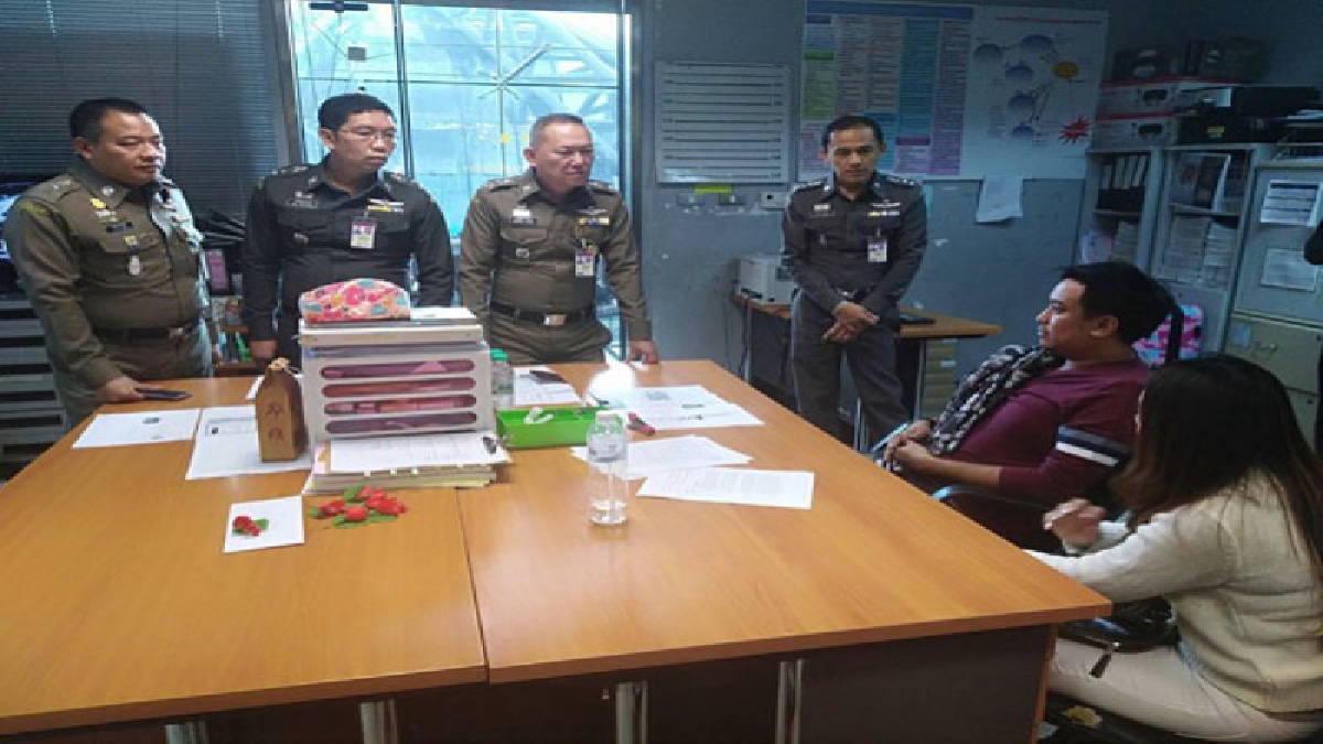 ตม.รวบสองผัวเมียลวงแรงงานมาปล่อยลอยแพคาสุวรรณภูมิ เรียกเก็บค่าหัวหลักหมื่นถึงหลักแสน (คลิป)