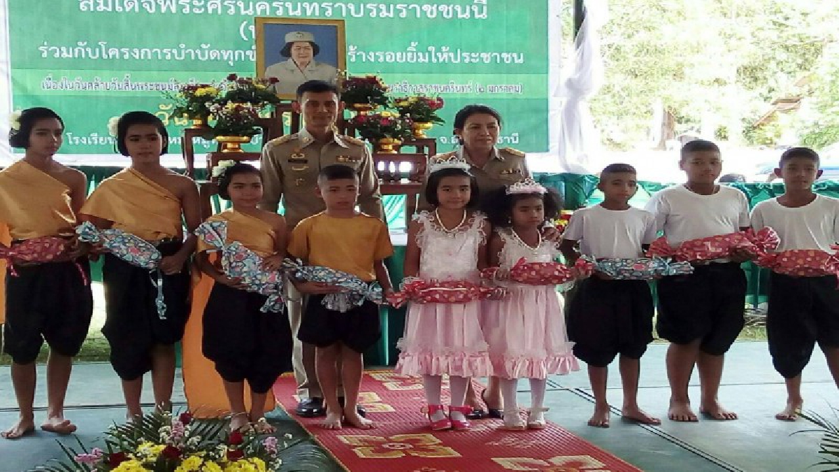 มูลนิธิมิราเคิลออฟไลฟ์ฯมอบสิ่งของพระราชทานตามโครงการหนึ่งใจ...ช่วยเหลือผู้ประสบภัย ณ อำเภอบ้านนาเดิม จังหวัดสุราษฎร์ธานี