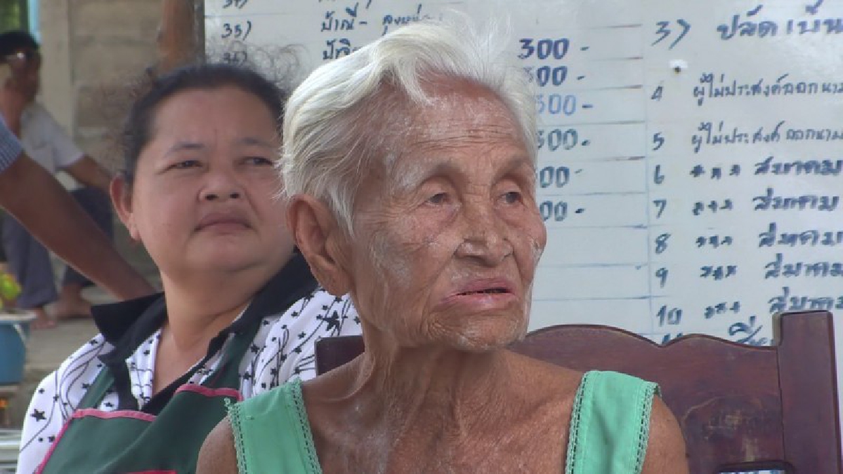 จนท.โร่ตรวจสอบข้อเท็จจริงพื้นที่ชุมชนหมู่ที่ 2 หลังชาวบ้านร้อง มีการออกโฉนดทับชุมชนถึง 75 ครัวเรือน กว่า 365 ชีวิต (คลิป)