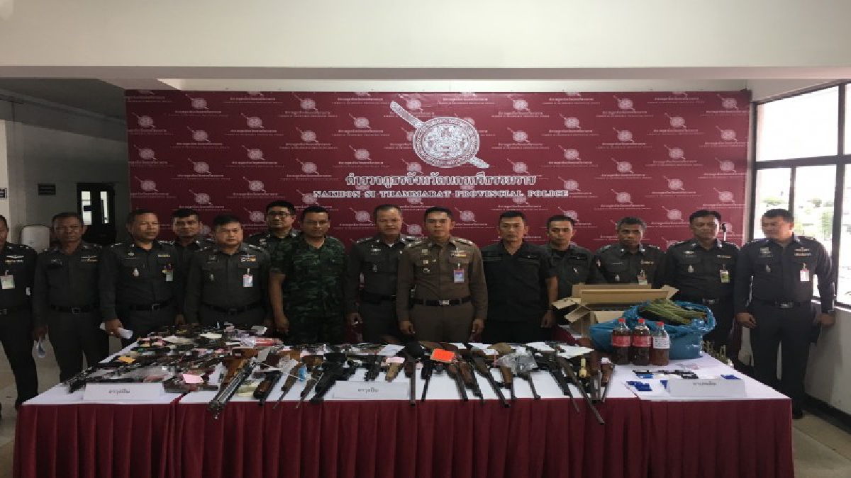 ผู้การเมืองคอนแถลงกวาดล้างอาชญากรรมทั้งจังหวัด พร้อมเผยเตรียมฟ้องคดี “เสก โลโซ” ยิงปืน และระบุถึงการตั้งคณะกรรมการสอบ 2 นายตร.ร่วมโต๊ะอาหาร
