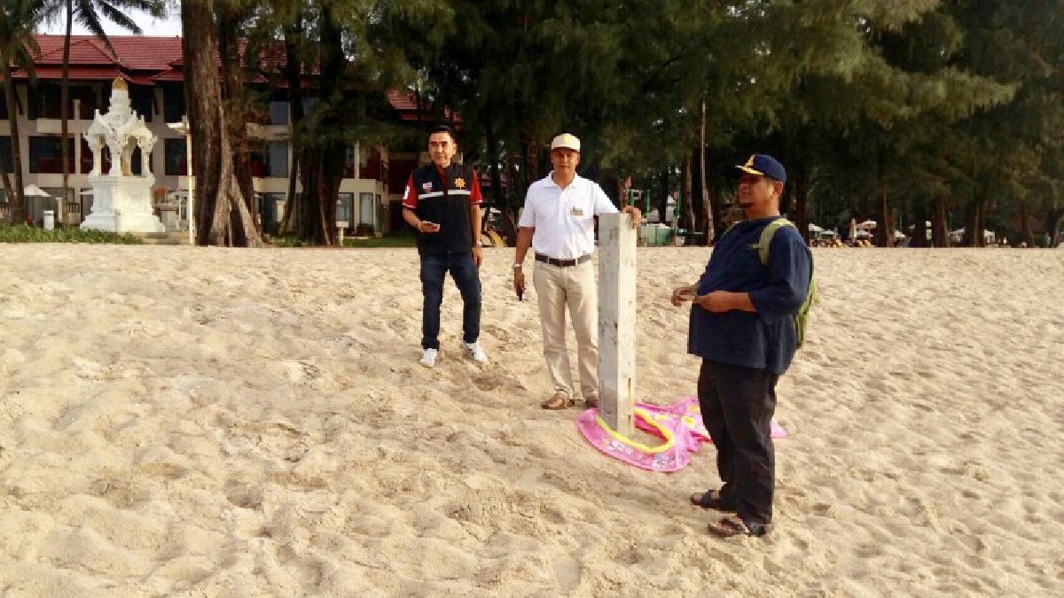 ผู้ว่าภูเก็ตสั่งด่วนนายอำเภอถลาง ลงตรวจสอบกรณีโรงแรมดังห้ามนทท.ใช้พื้นที่ชายหาด หลังมีผู้ไลฟ์สดเฟซบุ๊ก พบเป็นพื้นที่ในเอกสารสิทธิ์ของโรงแรม