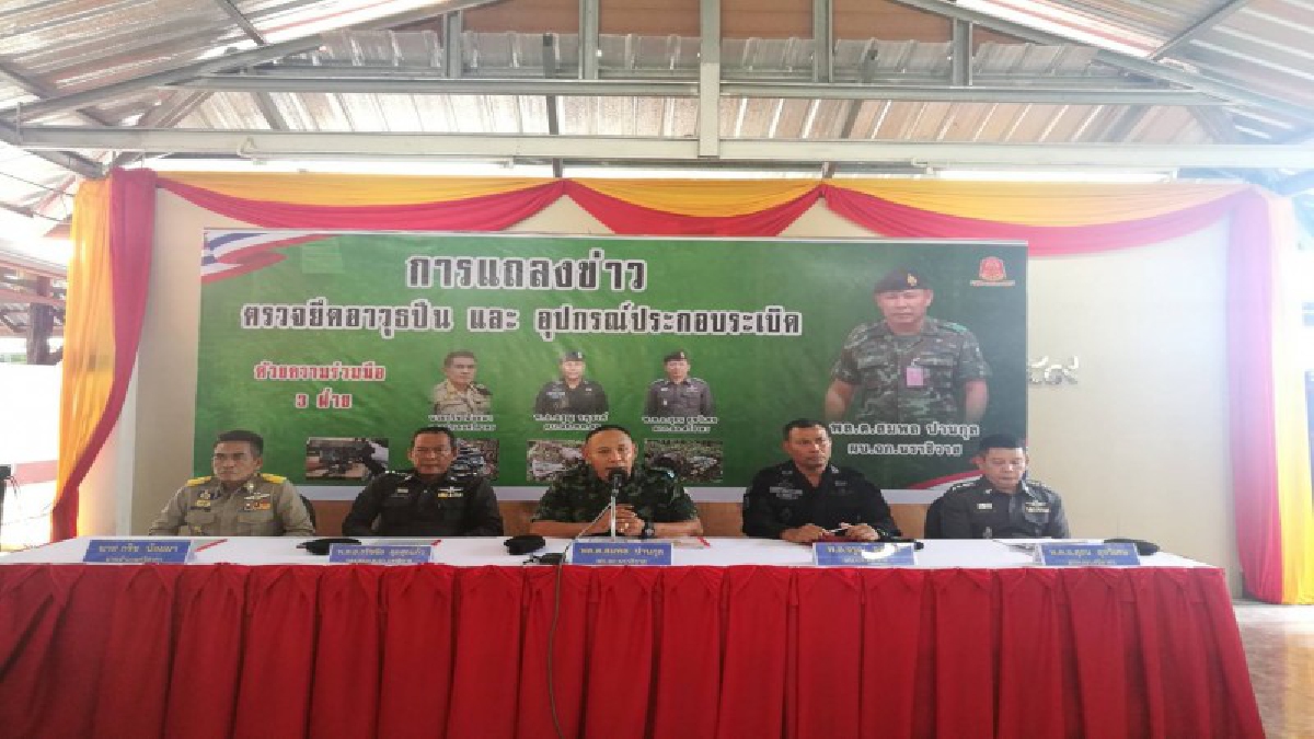 ตรวจยึดระเบิดพร้อมอาวุธปืน M 16 หลังคนร้ายใช้ก่อเหตุยิงทหารพราน 49 เจ็บ 3 เสียชีวิต 1 พบปืน M 16 1 กระบอกเป็นปืนจากกองพันพัฒนาที่ 4