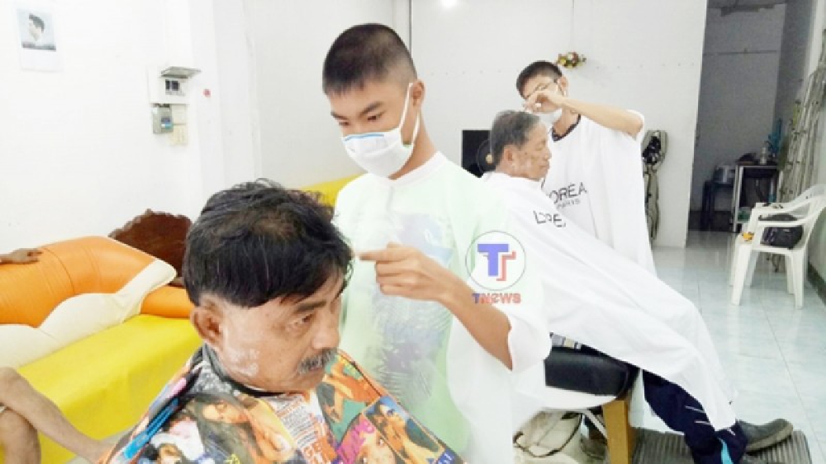 สุดยอด!! กัลบก รุ่นจิ๋ววัย 13 ปี ฝันอยากเป็นช่างตัดผม ตามแบบพ่อ หวังแบ่งเบาภาระครอบครัว วันนี้ สานฝันจนฝีมือขั้นเทพ