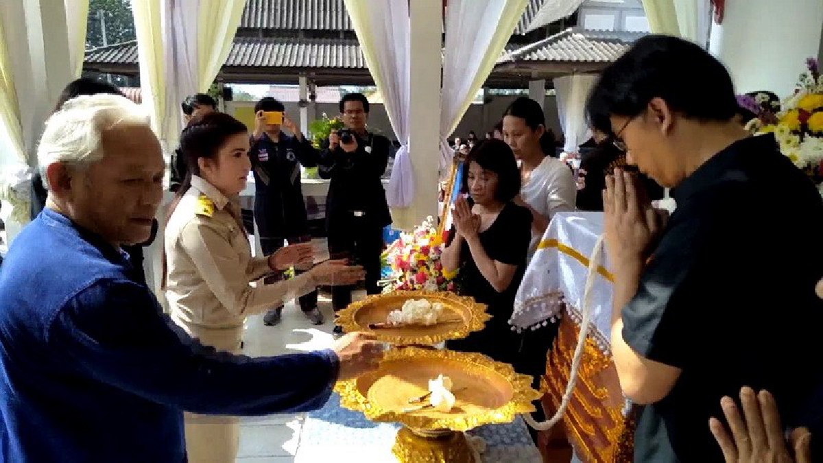 ชาวพะเยาสุดอาลัย !! แห่ร่วมงาน ฌาปนกิจศพ "ปู่หลน มือหนึ่ง"ผู้ปลดปล่อยดวงวิญญาณทารกเป็นจำนวนมาก (คลิป)
